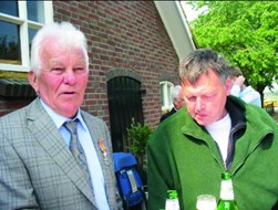 De onderscheiden Gerrit Volkerink (l) en Harry Ottenschot